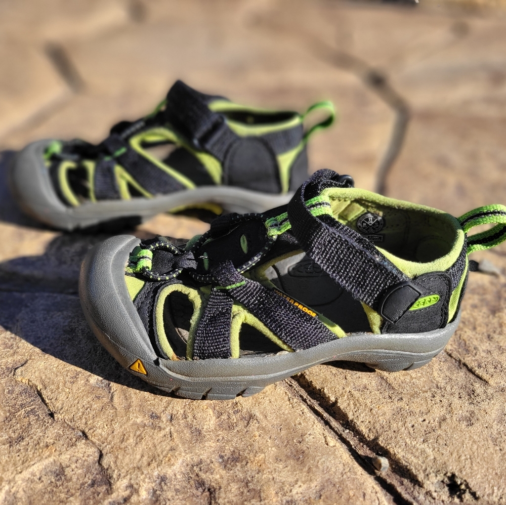 Boys keen sandals size 11